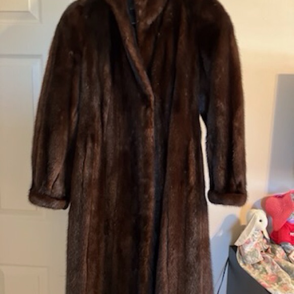 Beautiful fur coat - Picture 4 of 14